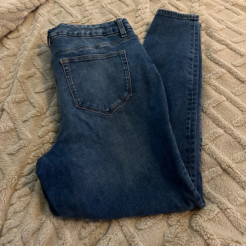 Maurices 18w regular